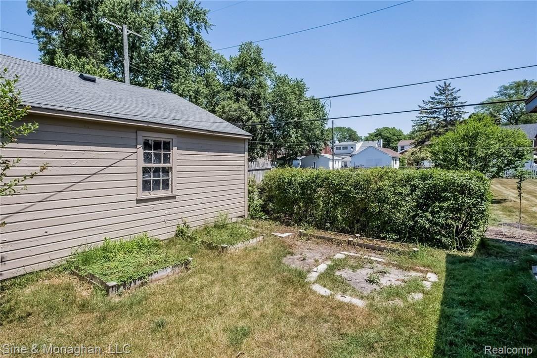 916 Rivard Boulevard Grosse Pointe, MI 48230 - Photo 34 of 73 034-Exterior-2930087-medium.jpg
