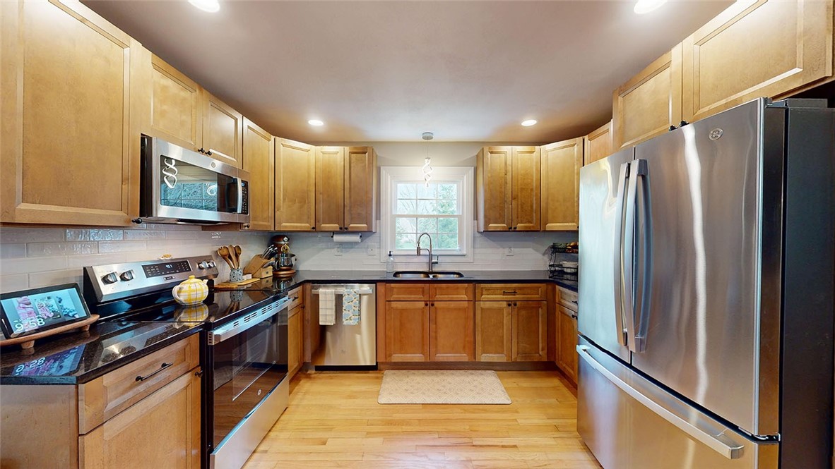 17 Keith Drive Hopkinton, RI 02832 - Photo 12 of 40