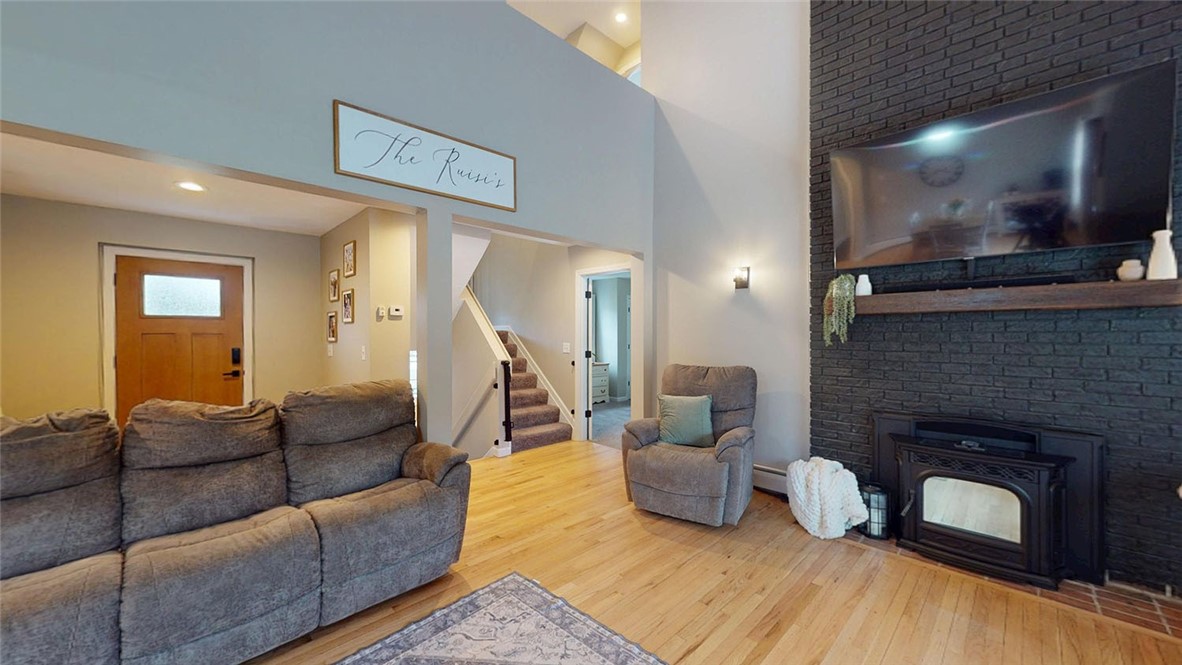 17 Keith Drive Hopkinton, RI 02832 - Photo 4 of 40