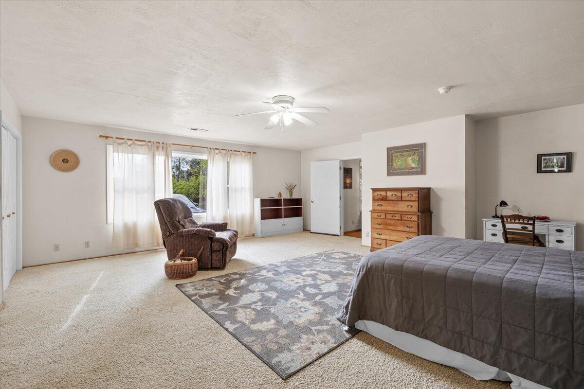 3307 Freeland Road Central Point, OR 97502 - Photo 16 of 34