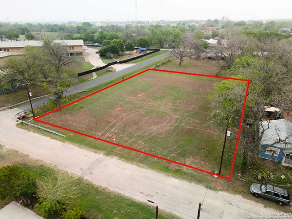 $60,000 | 1306 B Street, Floresville, TX 78114