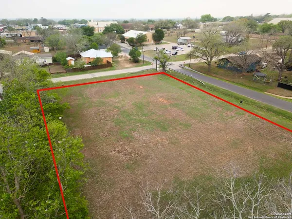 $60,000 | 1306 B Street, Floresville, TX 78114