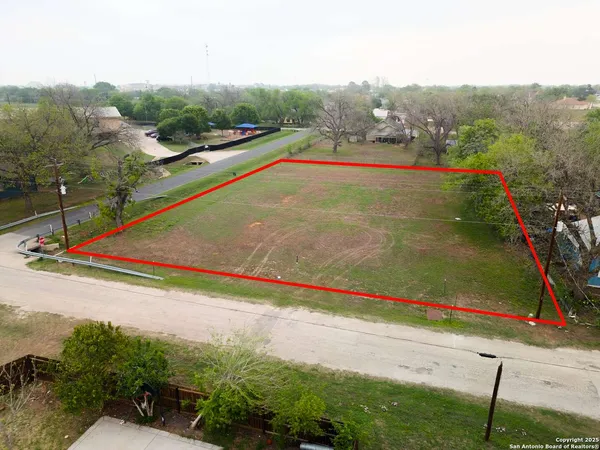 $60,000 | 1306 B Street, Floresville, TX 78114