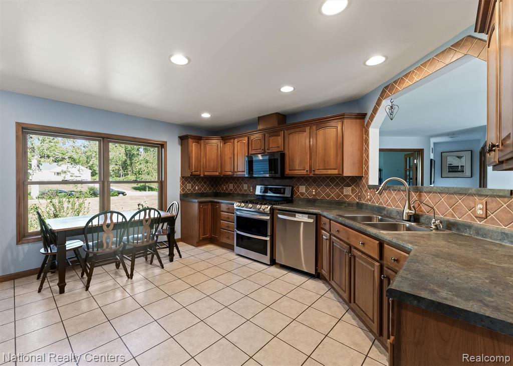 15379 Bird Road Linden, MI 48451 - Photo 7 of 39