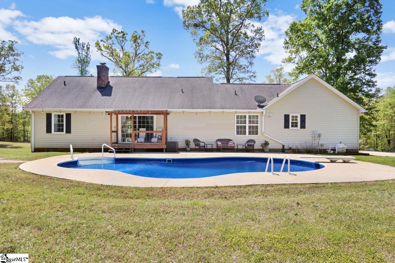 4682 Howe Road Landrum, SC 29356 - Photo 8 of 31
