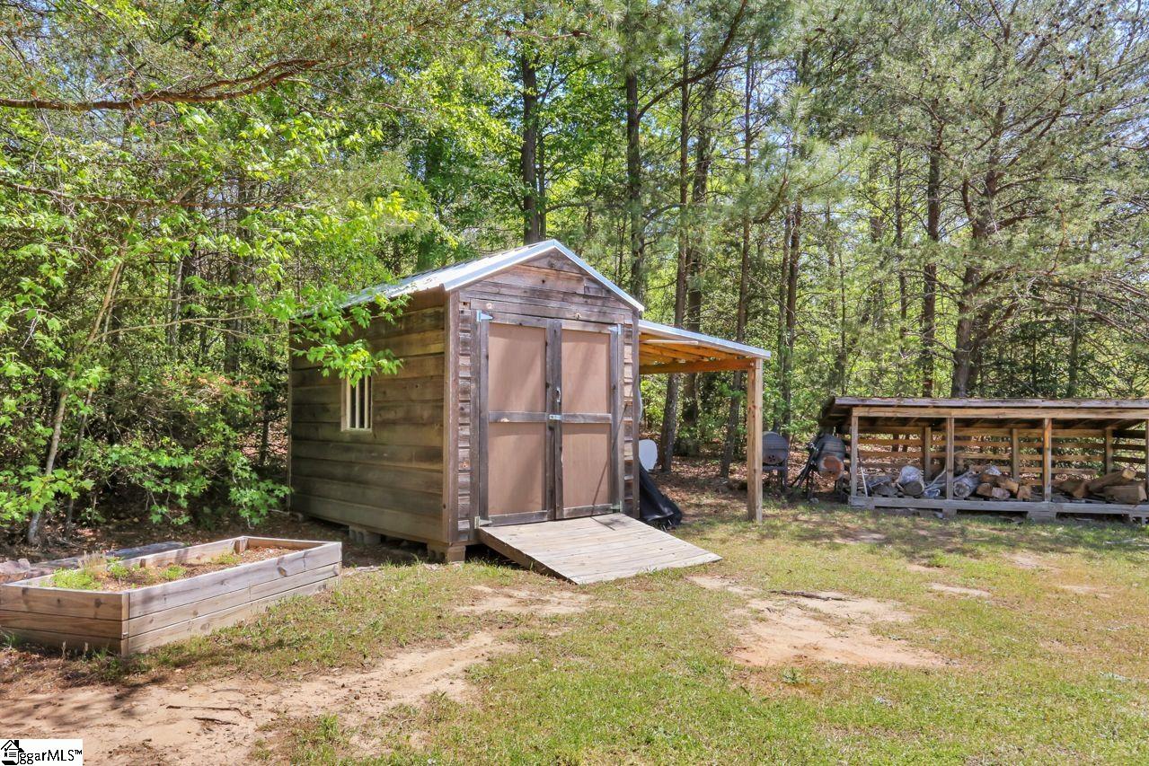 4682 Howe Road Landrum, SC 29356 - Photo 9 of 31
