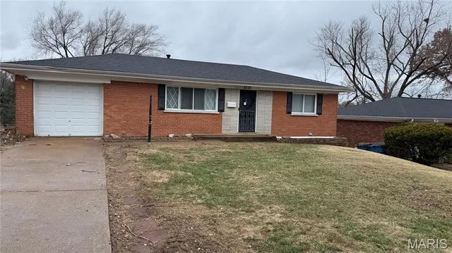 $99,500 | 8775 Darnell Place, Jennings, MO 63136