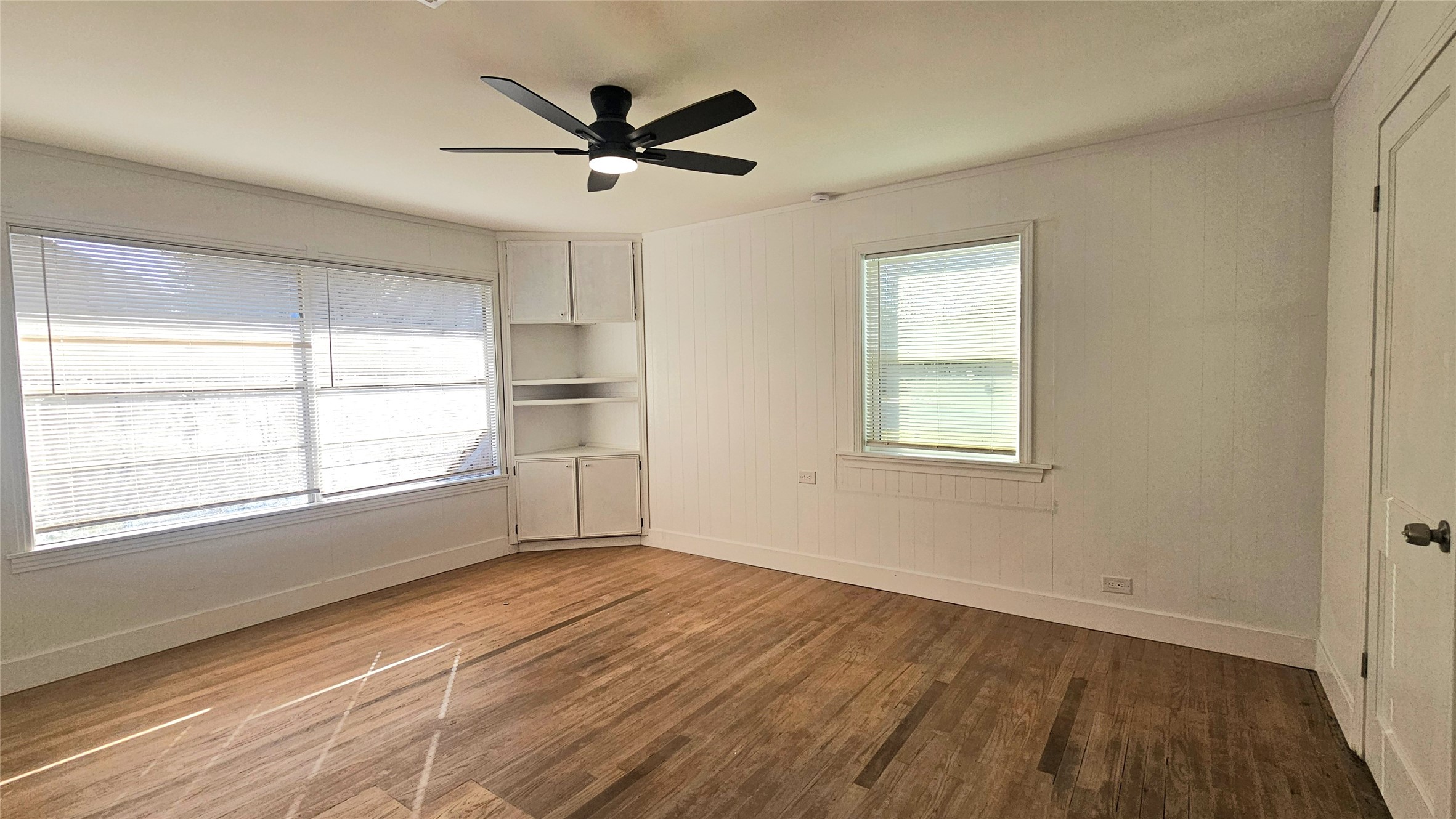 1202 Dyer Avenue, Unit A Rosenberg, TX 77471 - Photo 8 of 14 a view of a livingroom with a ceiling fan and window