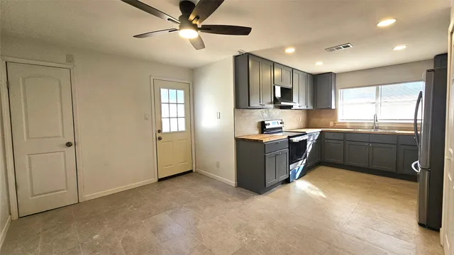 $1,900 | 1202 Dyer Avenue, Rosenberg, TX 77471