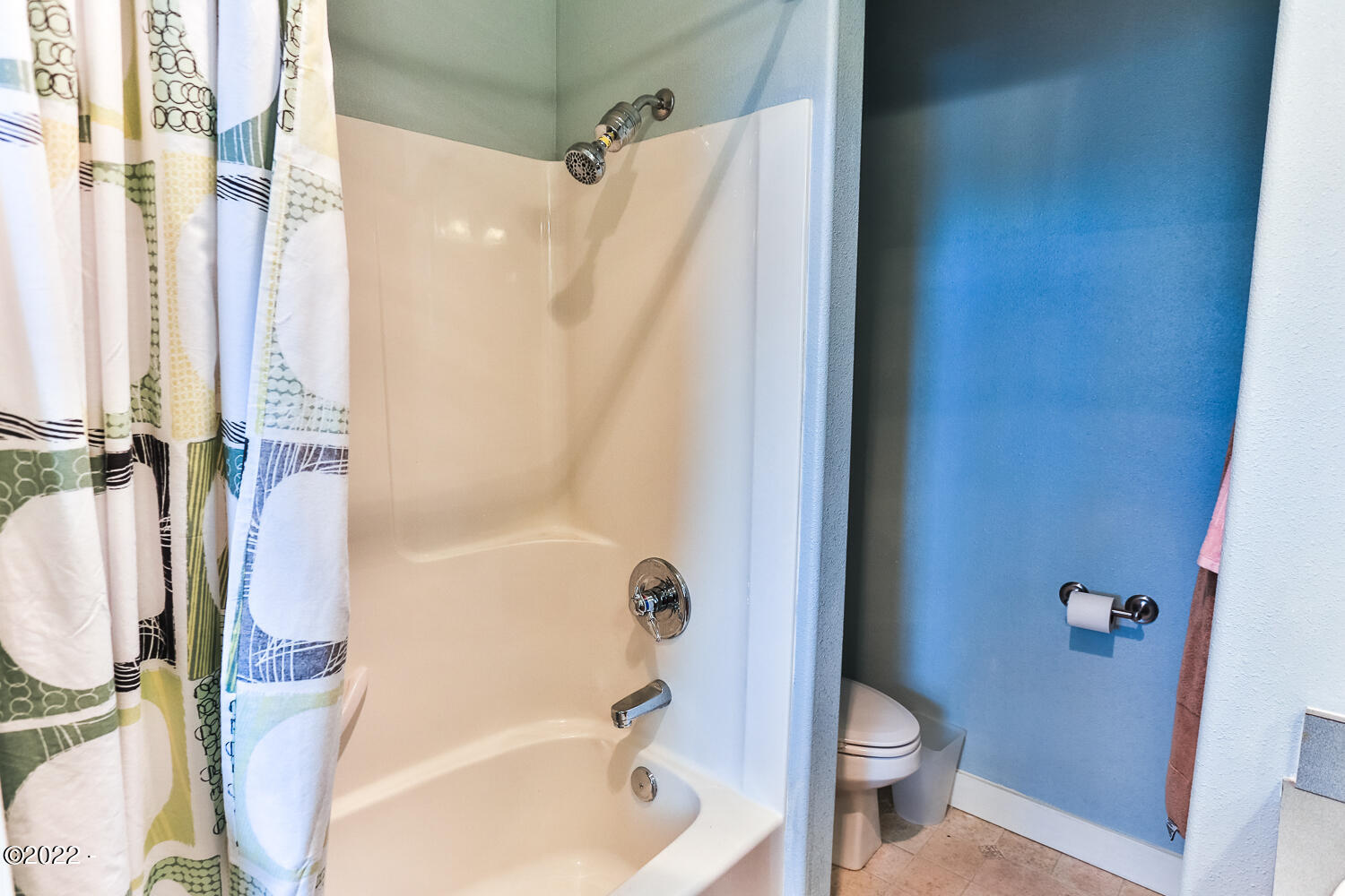 937 Southwest 11th Street Newport, OR 97365 - Photo 13 of 34 bath/shower