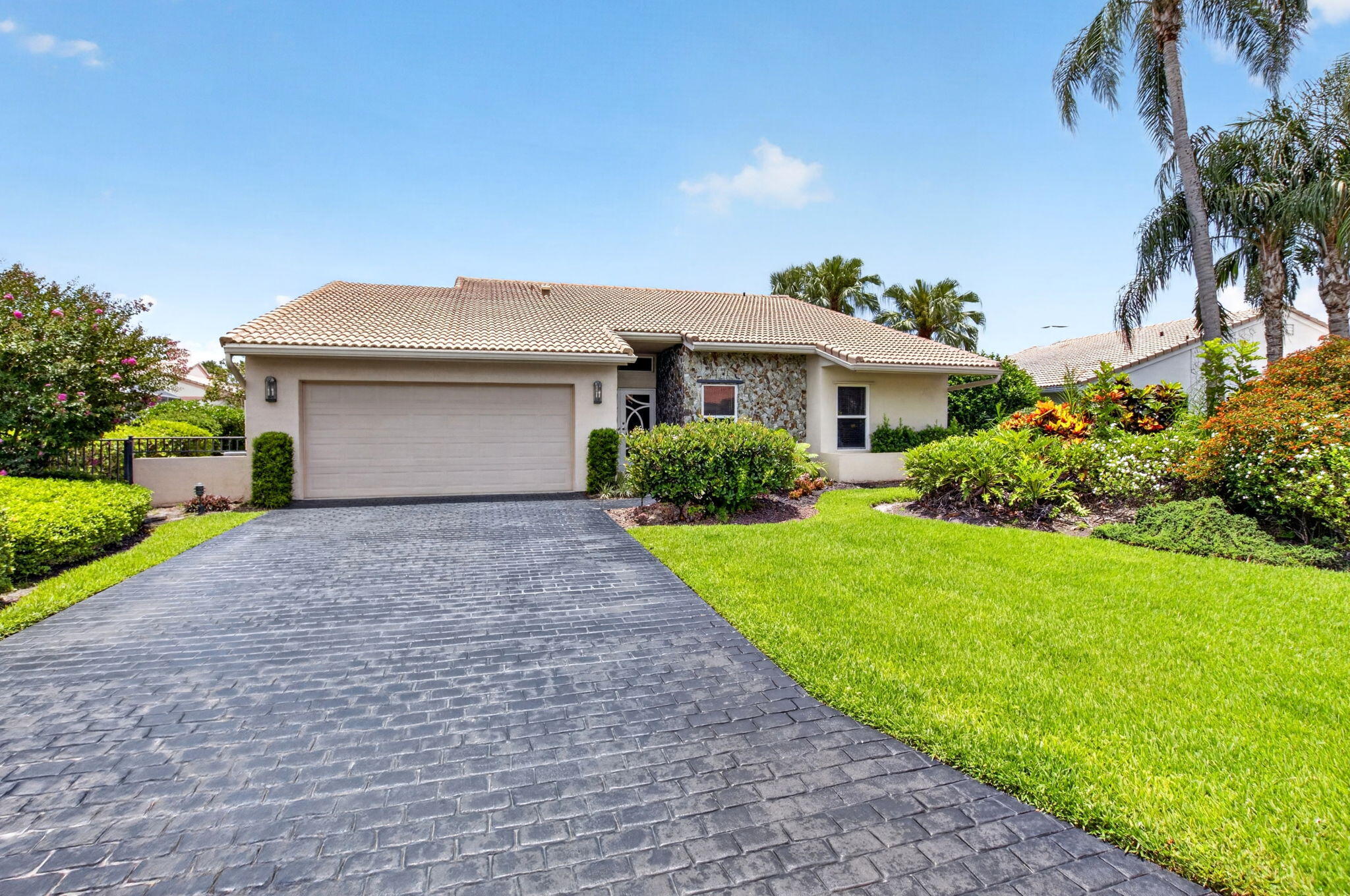 7082 Northwest 3rd Avenue Boca Raton, FL 33487 - Photo 4 of 69 2-web-or-mls-DSC_1395