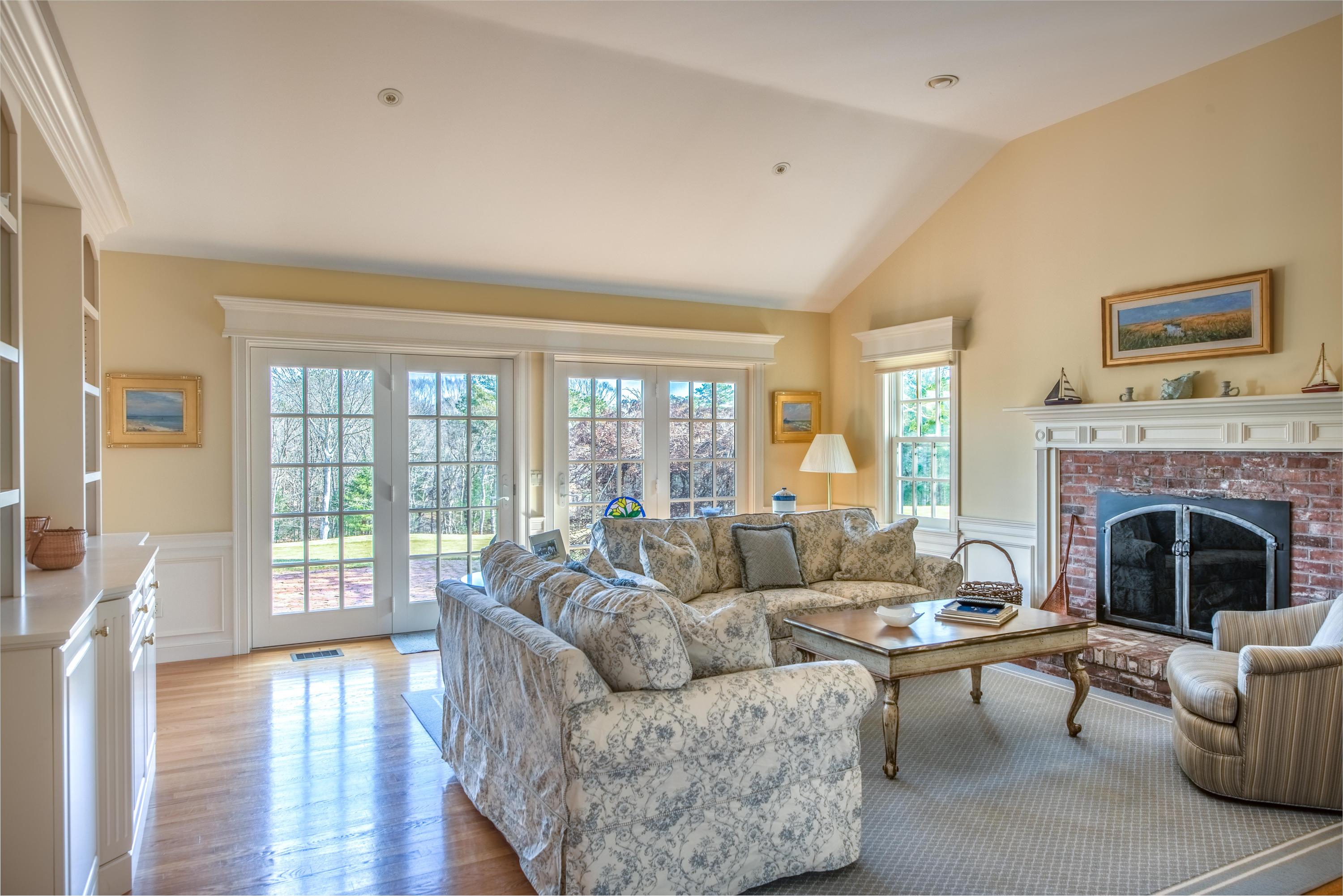 211 Dunrobin Low Res-3