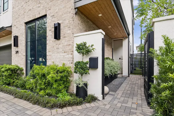 $3,175,000 | 3711 University Boulevard, Southside Place, TX 77005