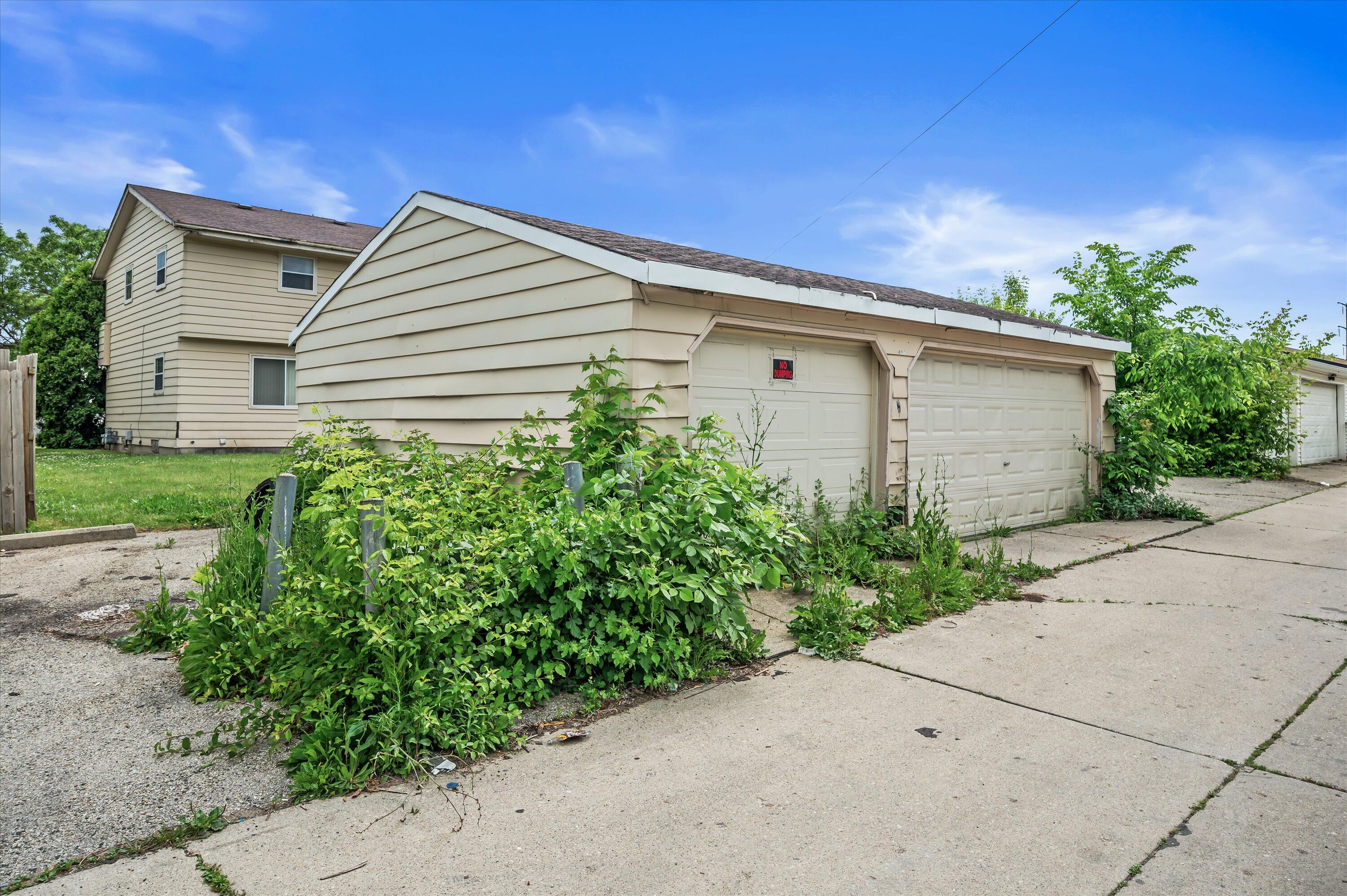 6540 West Mill Road, Unit 6542 Milwaukee, WI 53223 - Photo 33 of 33 Garage