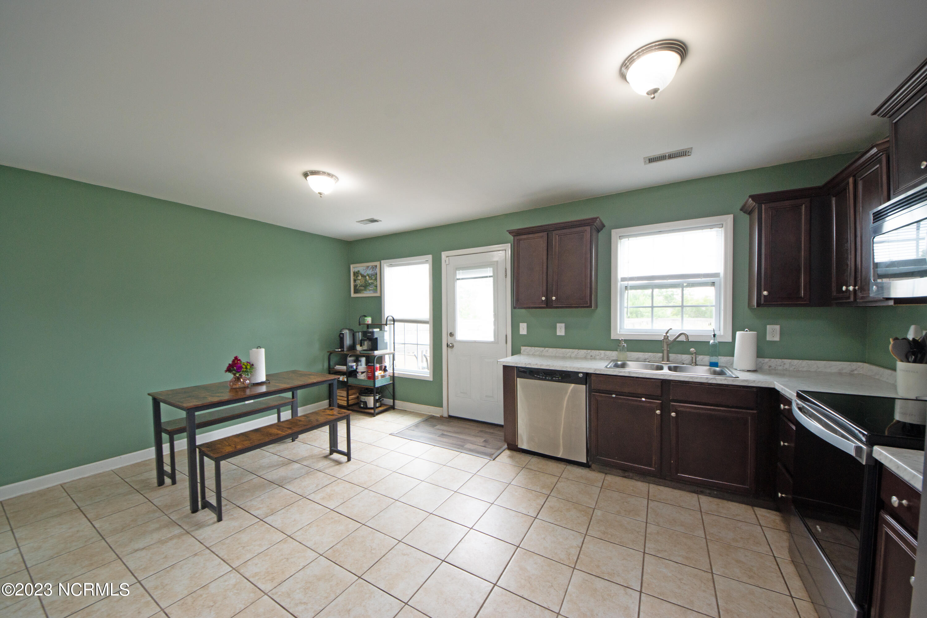 461 Sand Ridge Road Hubert, NC 28539 - Photo 15 of 33 Dining
