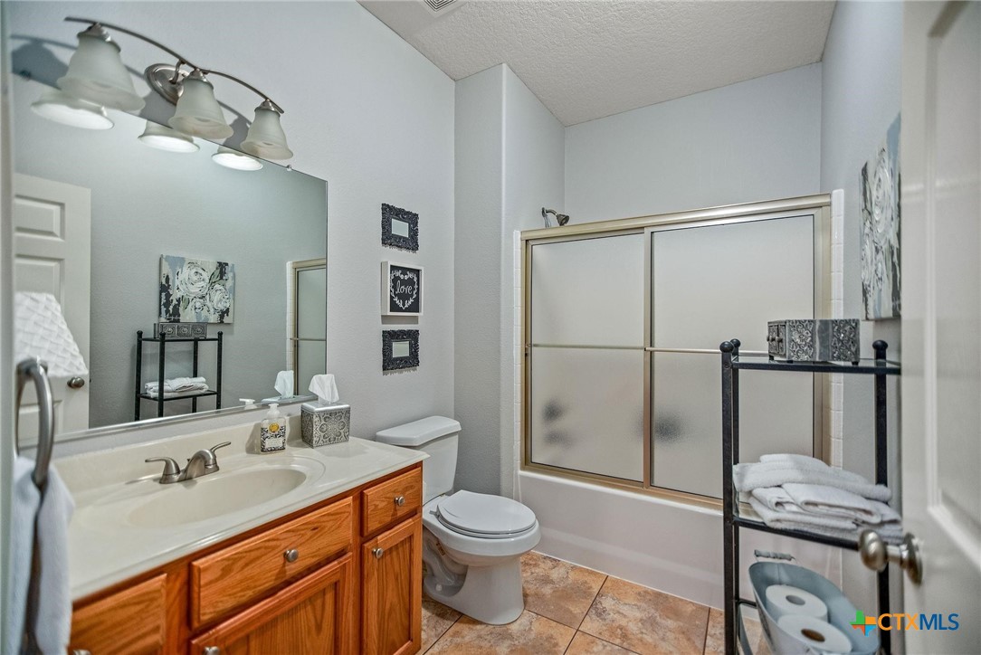 509 Seakist Road Port Lavaca, TX 77979 - Photo 26 of 48 Main Home Hall bath
