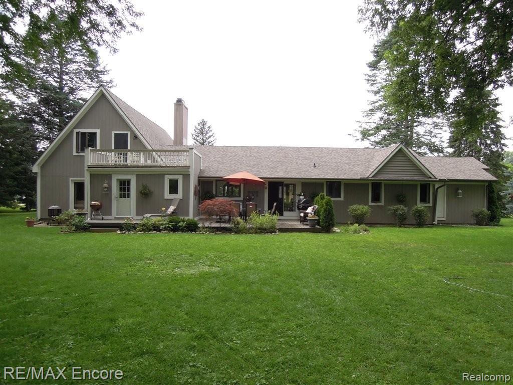 6185 Clarkston Road Clarkston, MI 48346 - Photo 4 of 33 FULL BACK VIEW