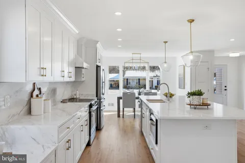 $929,900 | 9077 Brook Ford Road, Burke, VA 22015