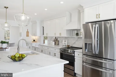 $929,900 | 9077 Brook Ford Road, Burke, VA 22015