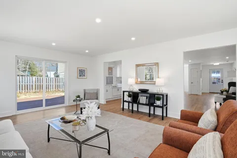 $929,900 | 9077 Brook Ford Road, Burke, VA 22015