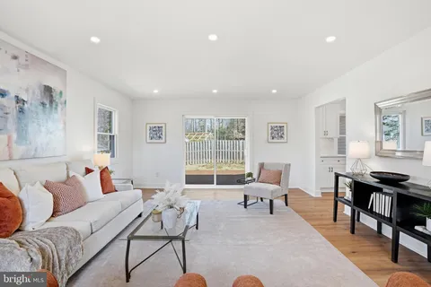 $929,900 | 9077 Brook Ford Road, Burke, VA 22015