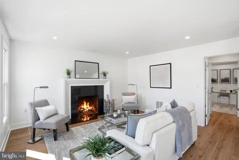 $929,900 | 9077 Brook Ford Road, Burke, VA 22015