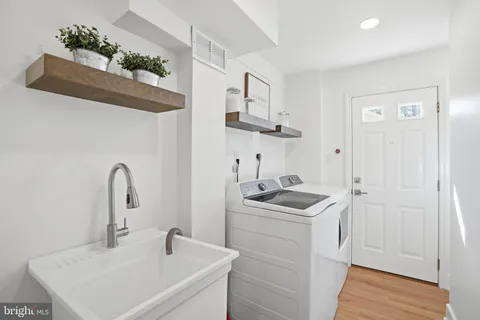 $929,900 | 9077 Brook Ford Road, Burke, VA 22015