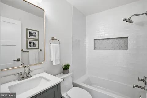 $929,900 | 9077 Brook Ford Road, Burke, VA 22015