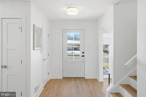 $929,900 | 9077 Brook Ford Road, Burke, VA 22015