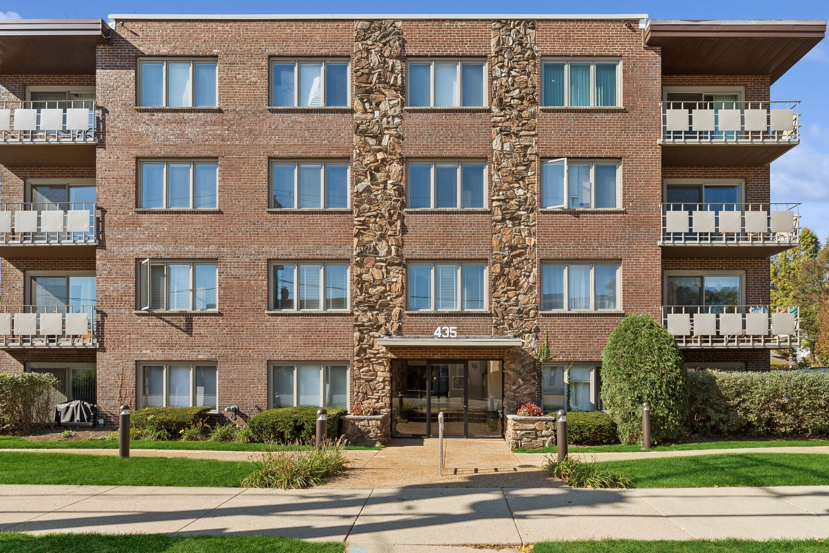 435 Ridge Road, Unit 103 Wilmette, IL 60091 - Photo 1 of 16 Gallery Image 1
