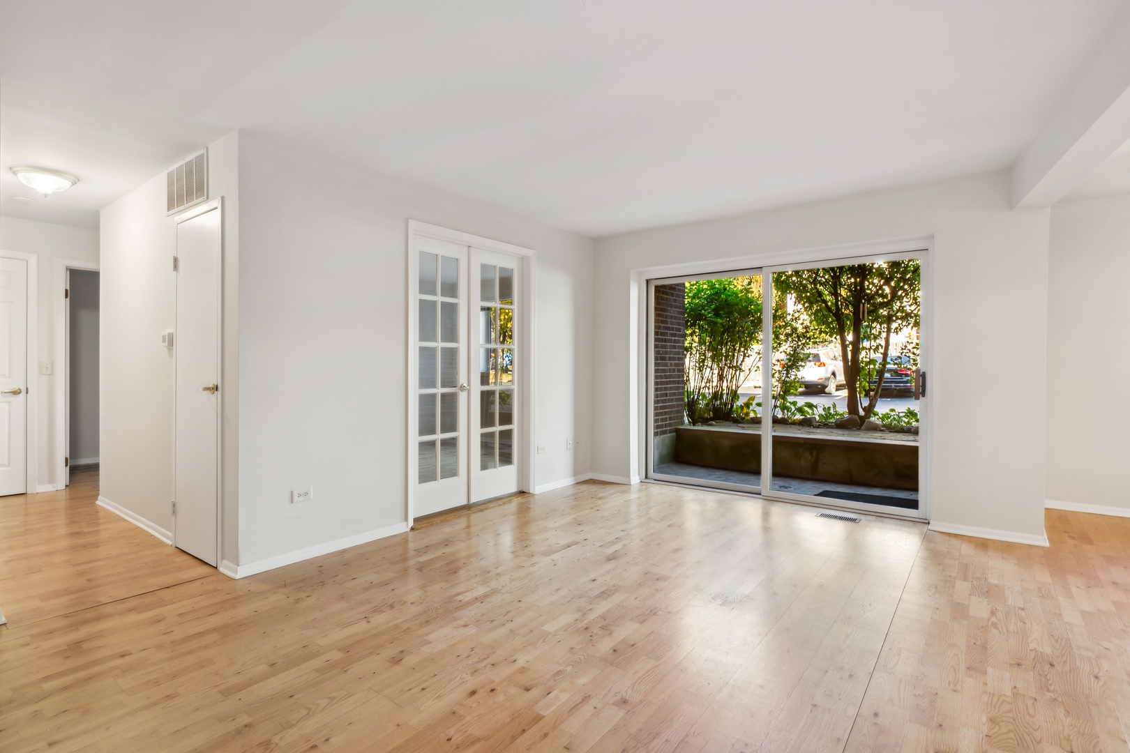 435 Ridge Road, Unit 103 Wilmette, IL 60091 - Photo 3 of 16 Gallery Image 3