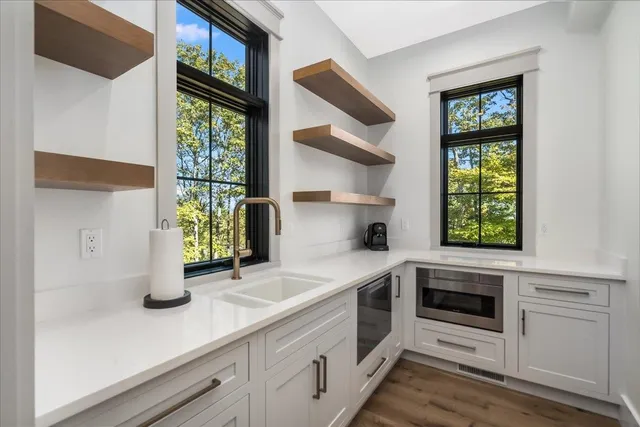 $1,985,000 | 63 Commander's Helm, Laconia, NH 03246