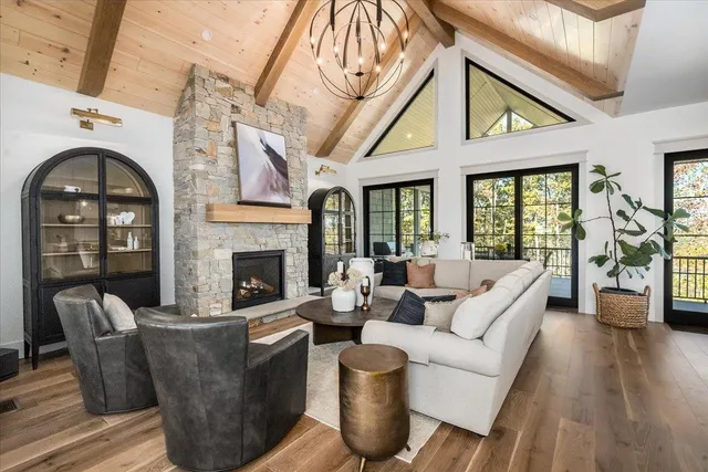 $1,985,000 | 63 Commander's Helm, Laconia, NH 03246