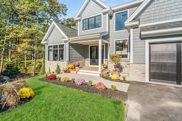 $1,985,000 | 63 Commander's Helm, Laconia, NH 03246