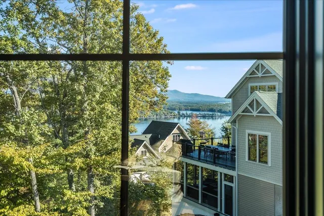 $1,985,000 | 63 Commander's Helm, Laconia, NH 03246