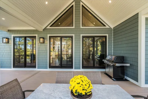 $1,985,000 | 63 Commander's Helm, Laconia, NH 03246