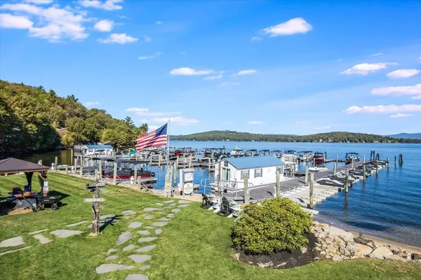 $1,985,000 | 63 Commander's Helm, Laconia, NH 03246