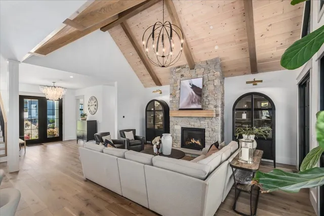 $1,985,000 | 63 Commander's Helm, Laconia, NH 03246