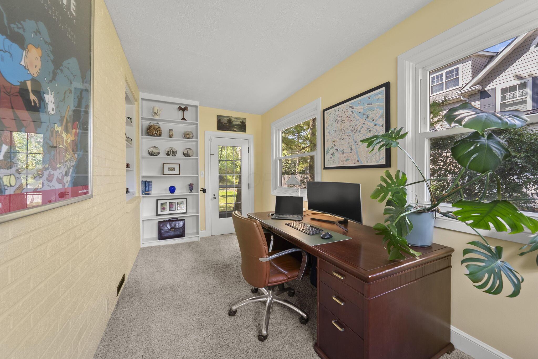 2009 North Devon Road Columbus, OH 43212 - Photo 15 of 67 Ideally situated at the side of the home and off the dining/living room is this peaceful office space.