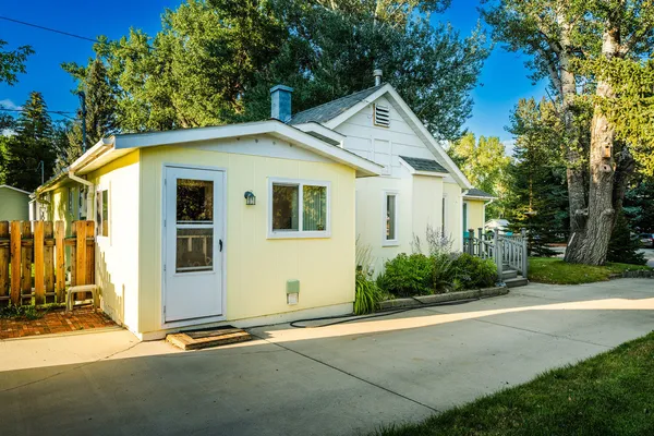 $323,487 | 936 North Carrington Avenue, Buffalo, WY 82834