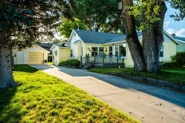 $323,487 | 936 North Carrington Avenue, Buffalo, WY 82834