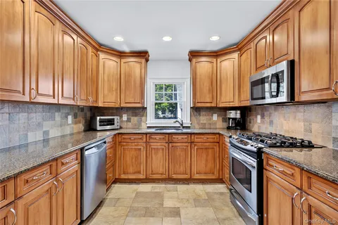 $1,089,000 | 7 Fairview Avenue, Port Washington, NY 11050