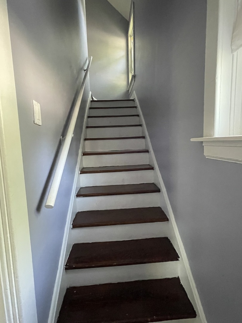 308 South Washington Street Wheaton, IL 60187 - Photo 17 of 27 a view of entryway