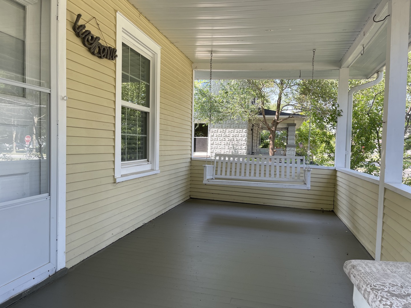 308 South Washington Street Wheaton, IL 60187 - Photo 5 of 27 a view of a balcony with a window