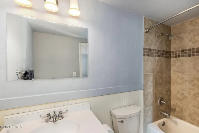 a view of a storage & utility room with washer and dryer
