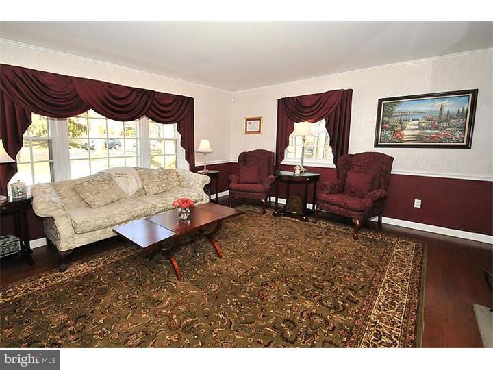 705 Carmet Road Rydal, PA 19046 - Photo 3 of 25 Living Room