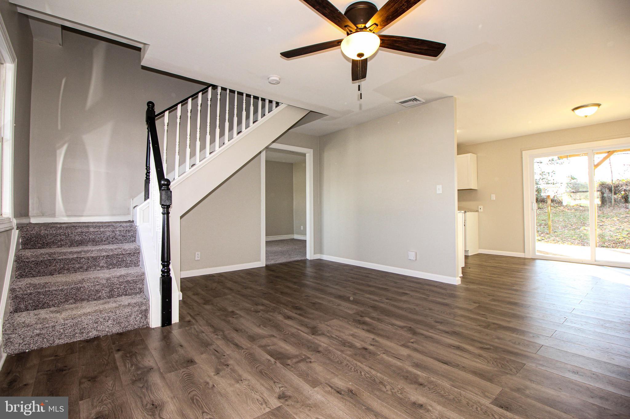 810 Hanford Road Fairless Hills, PA 19030 - Photo 11 of 40 Living room