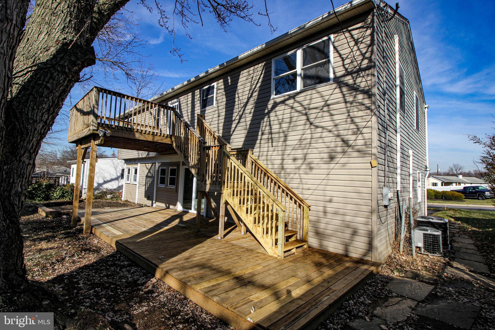 810 Hanford Road Fairless Hills, PA 19030 - Photo 5 of 40 Back deck