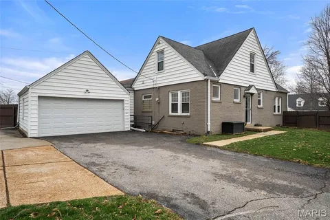 $549,900 | 9425 White Avenue, Brentwood, MO 63144