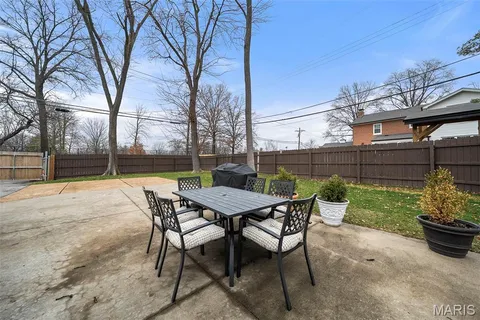 $549,900 | 9425 White Avenue, Brentwood, MO 63144